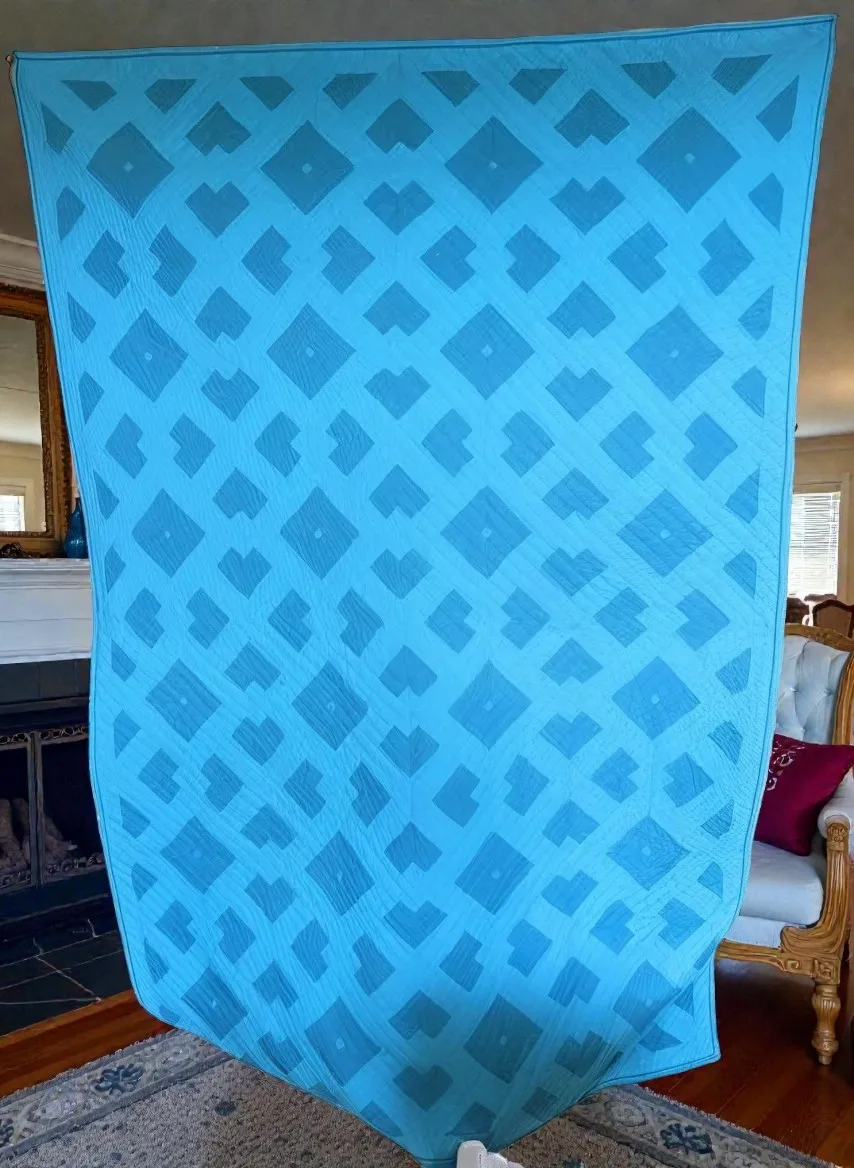 Quilt mit geometrischem Muster in Blautönen aus Baumwolle