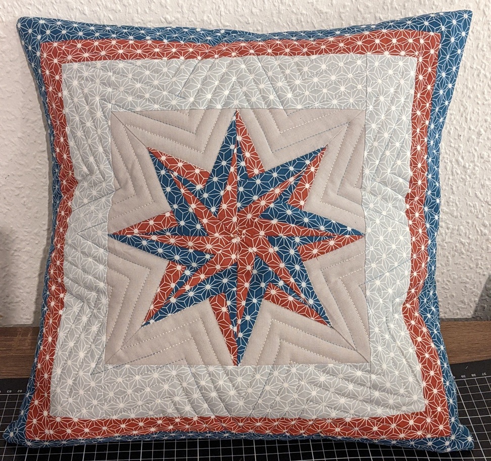 Kissen 'Kompass' von Markus Michalski