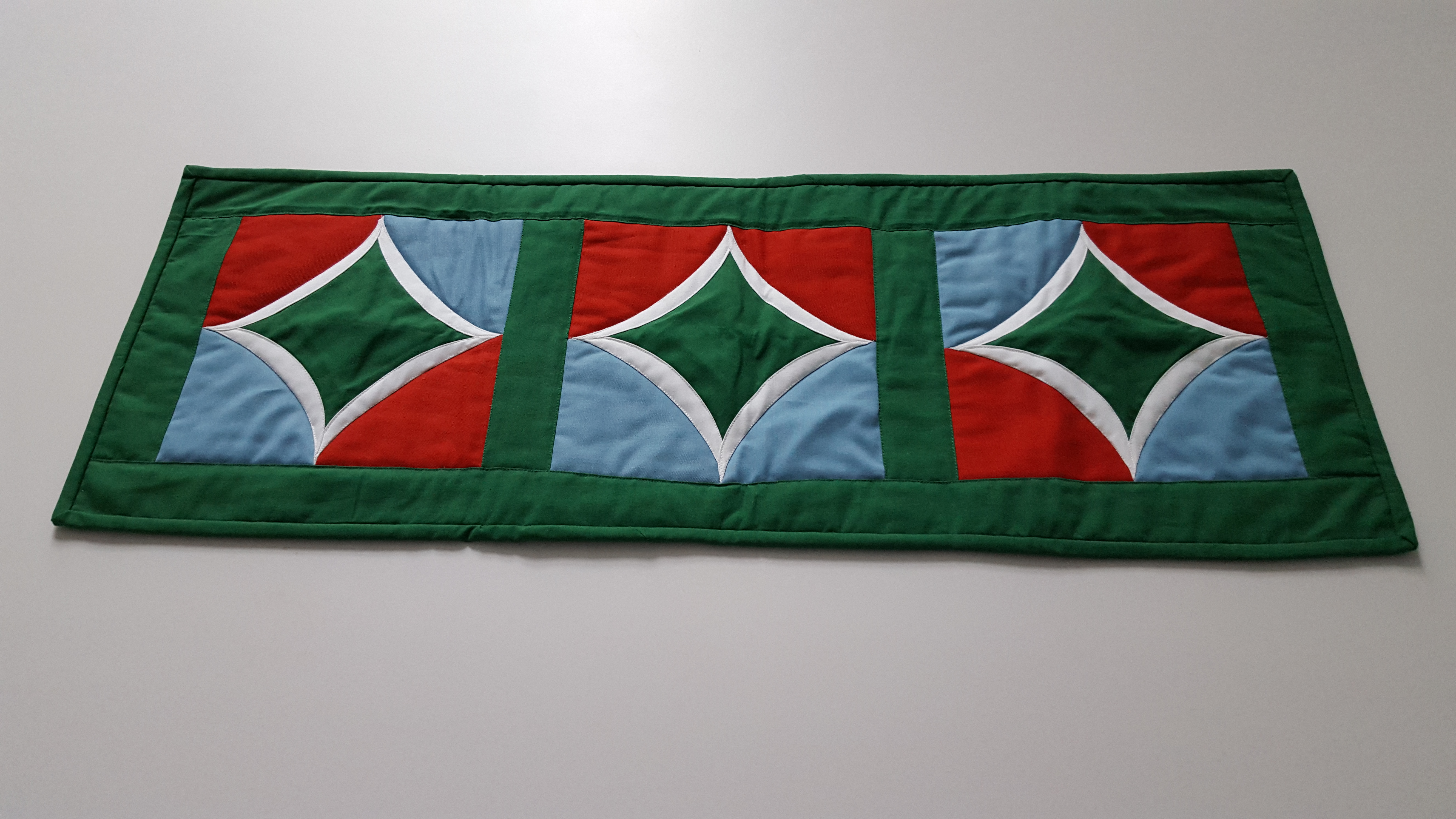 Tischläufer 'Kathedralenfenster' von Markus Michalski